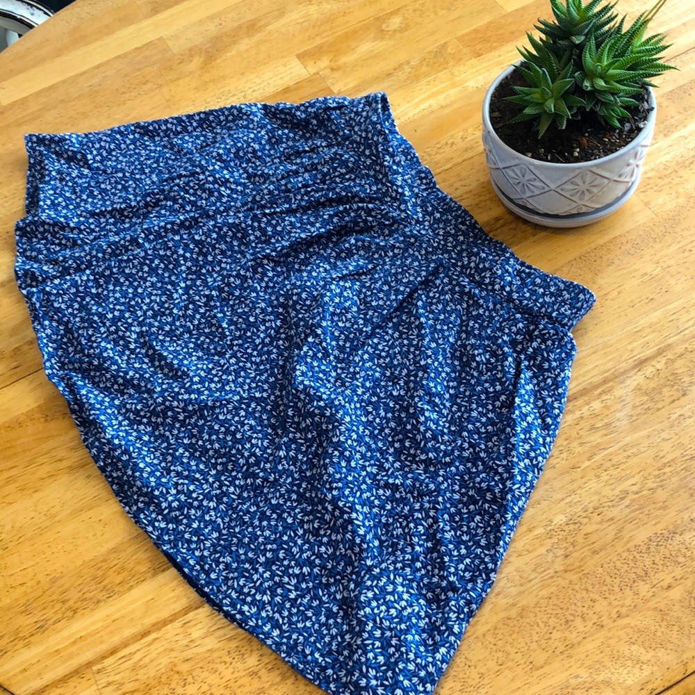 Old Navy size small hip hugger skirt with slip
